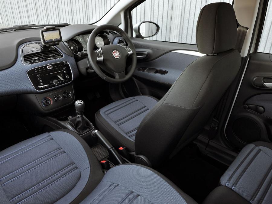  Fiat Punto Evo 5-Door 2010 года  (UK) (фото 14 из 16)